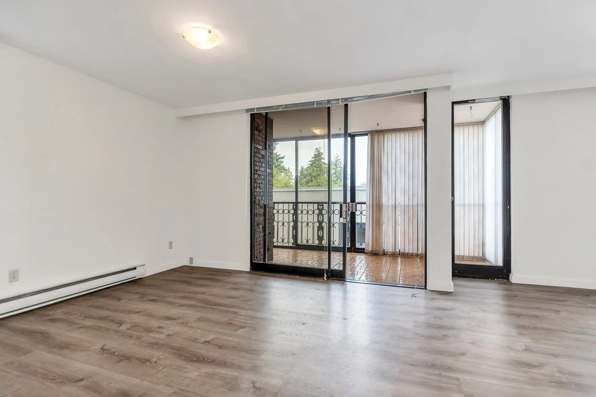 201 845 Chilco Street