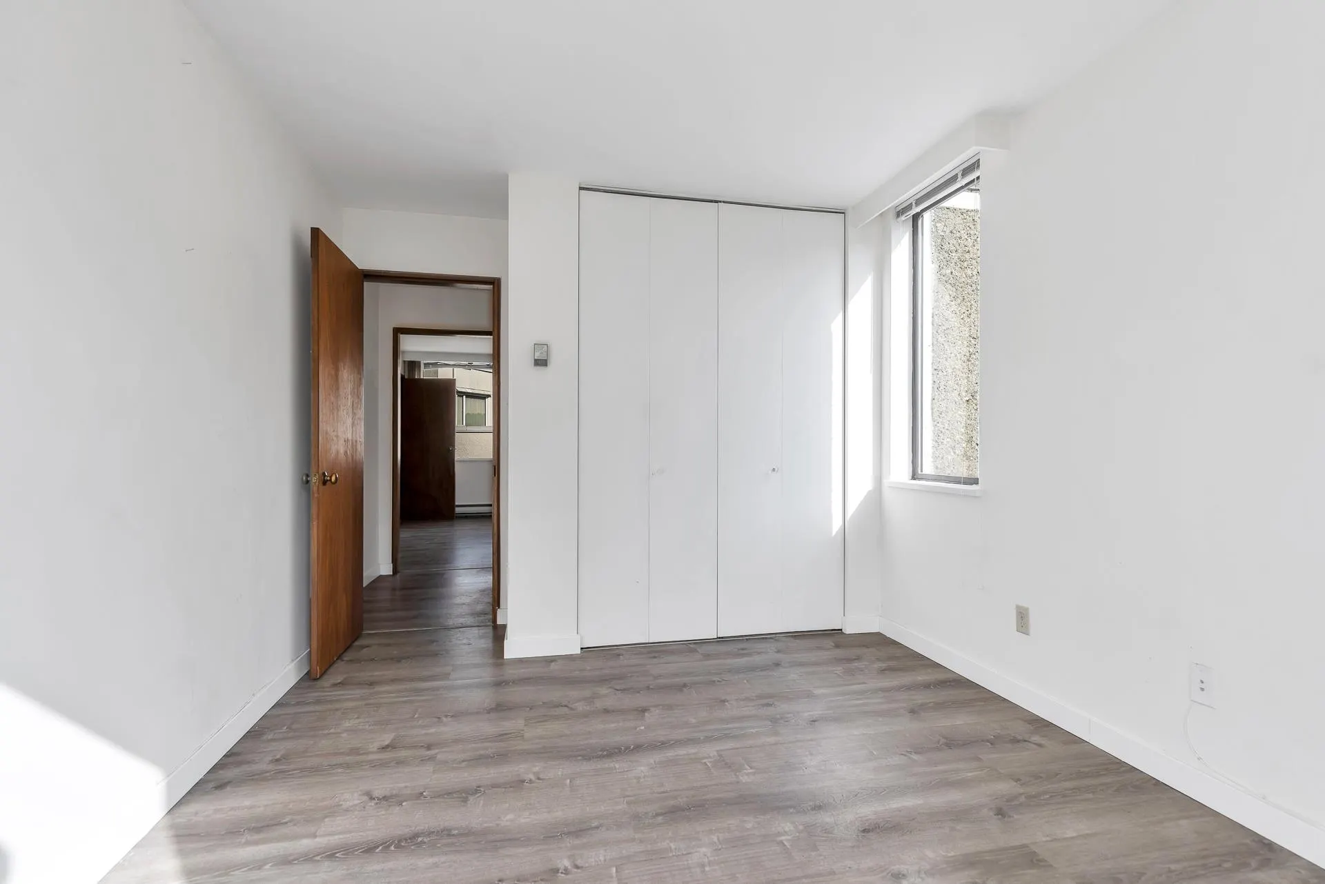 201 845 Chilco Street