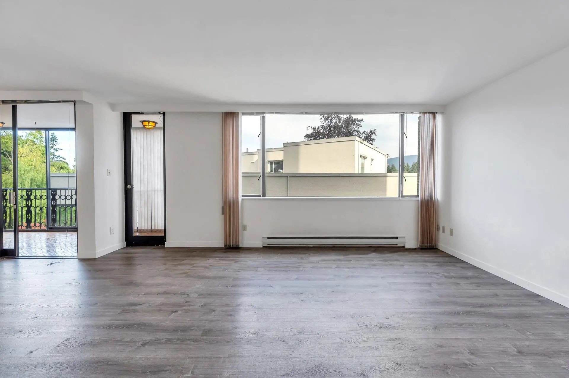 201 845 Chilco Street