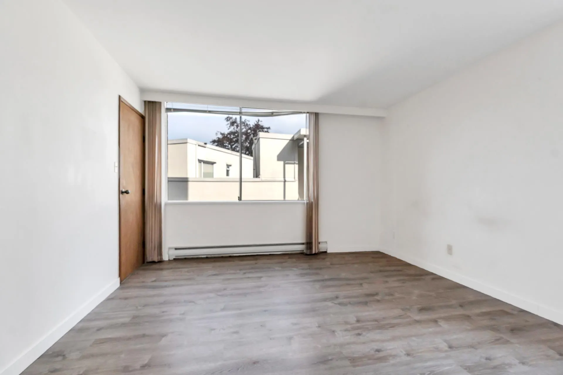 201 845 Chilco Street