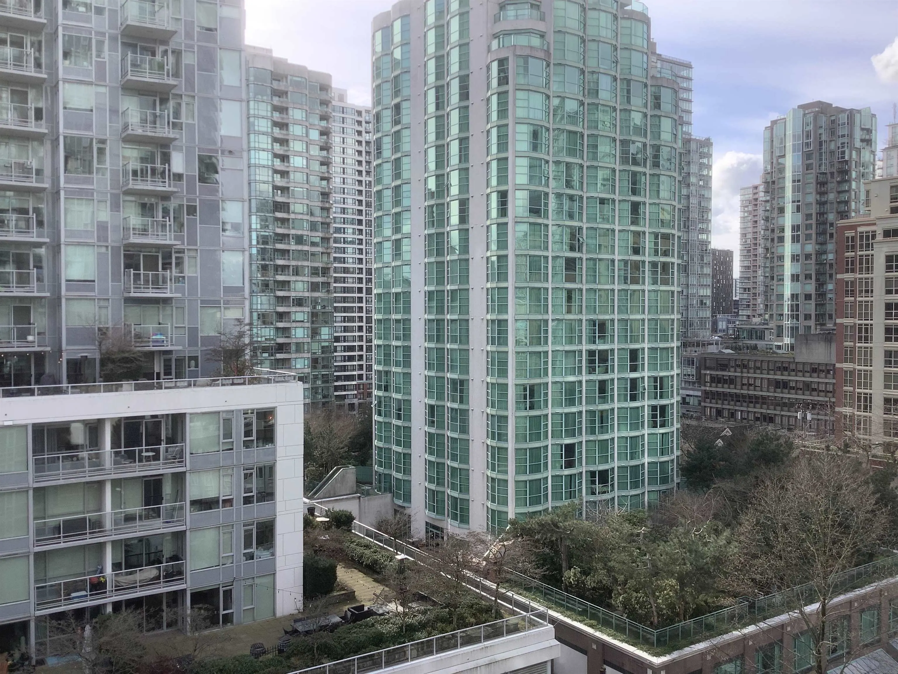 1108 233 Robson Street