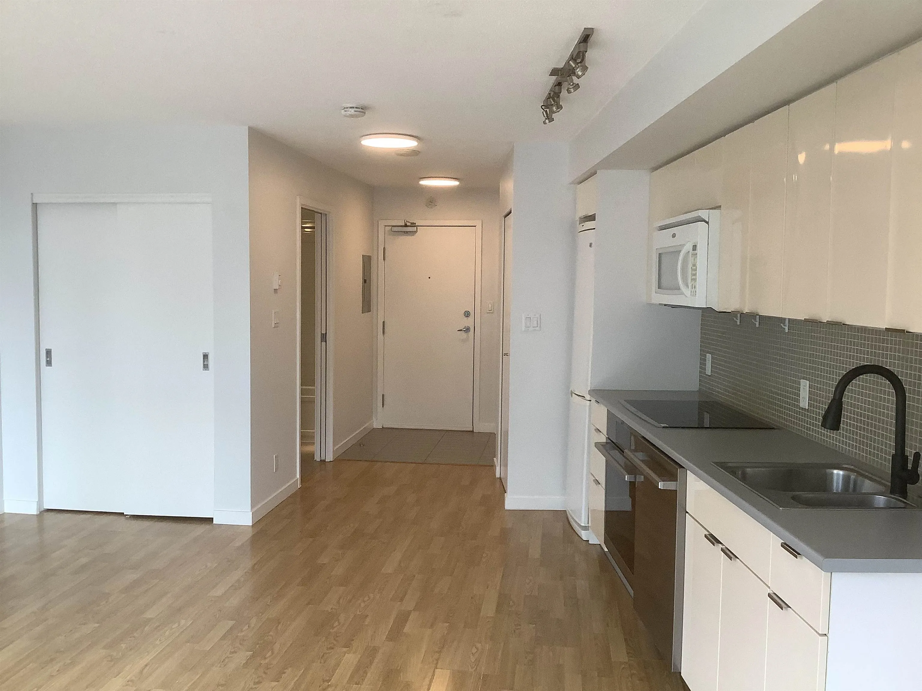 1108 233 Robson Street