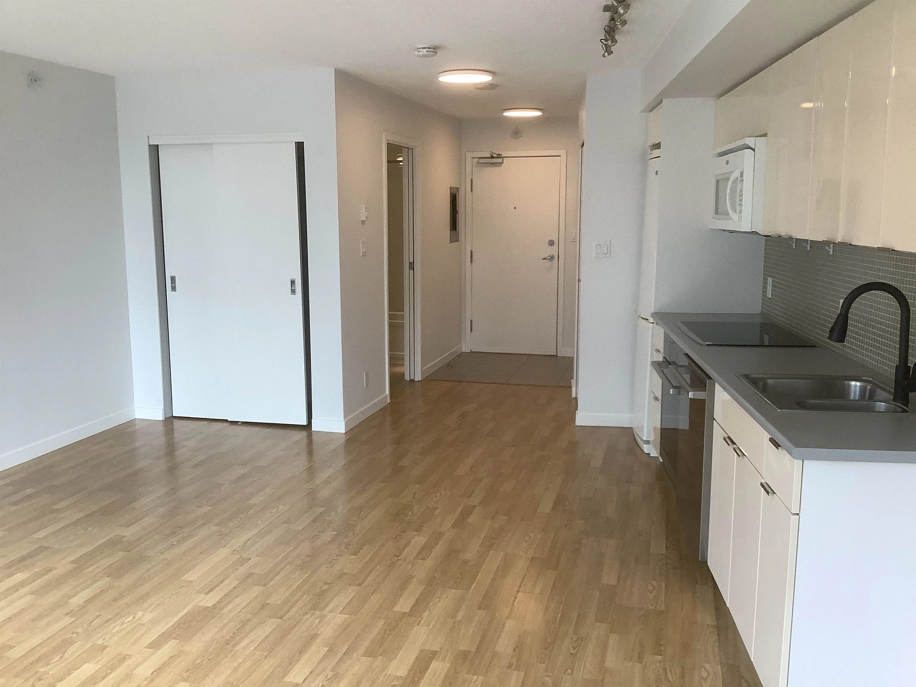 1108 233 Robson Street
