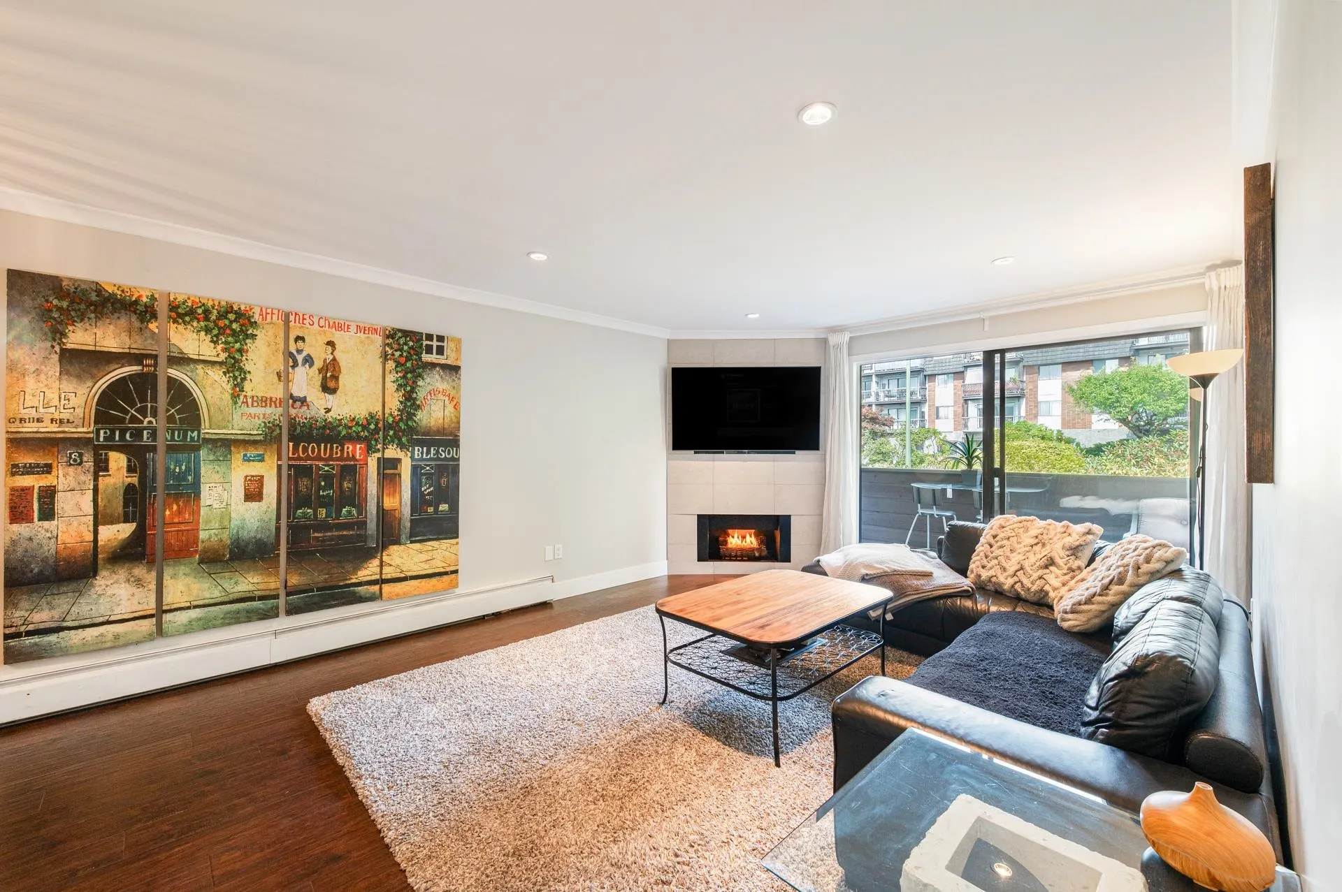 204 341 W 3rd Street