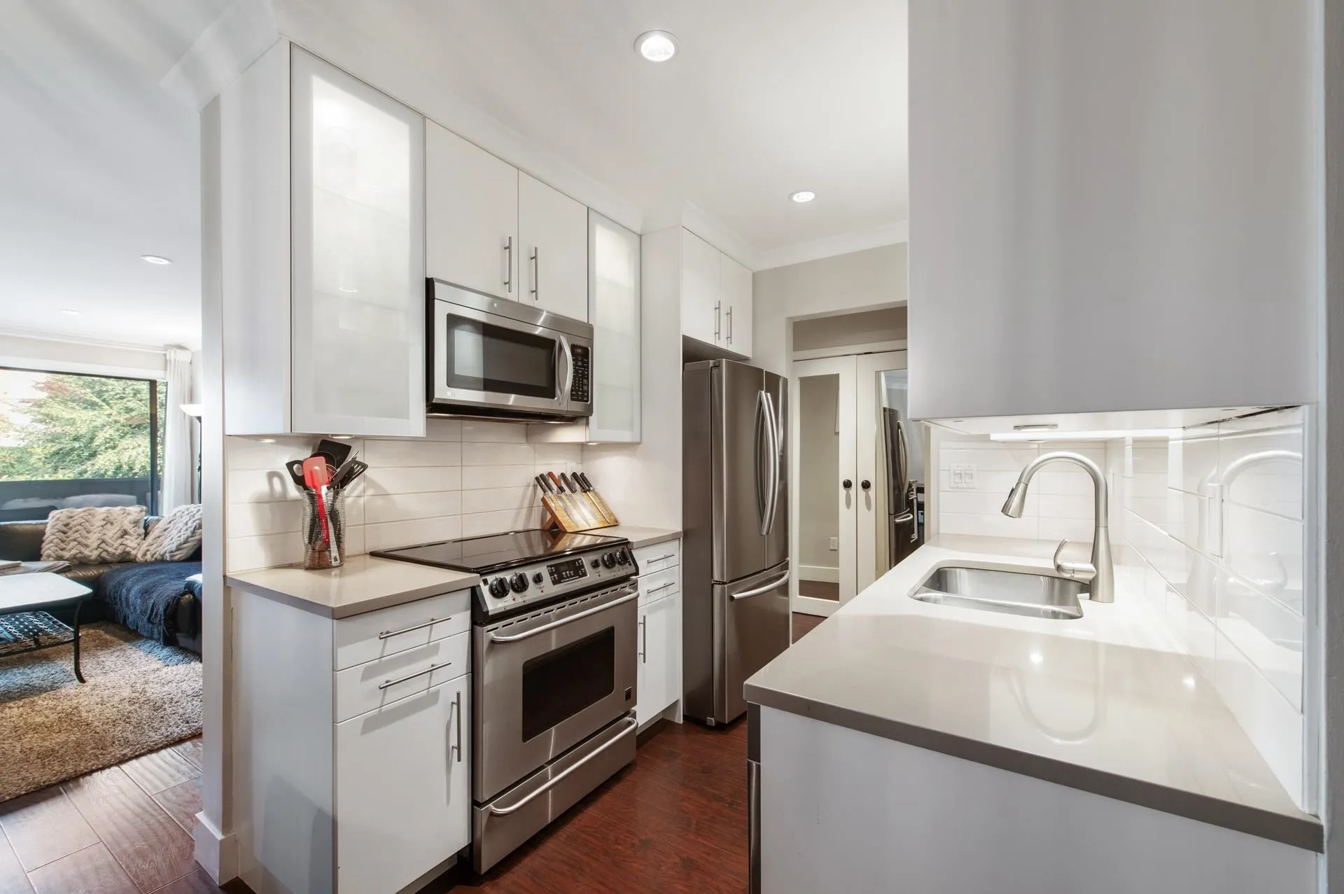 204 341 W 3rd Street