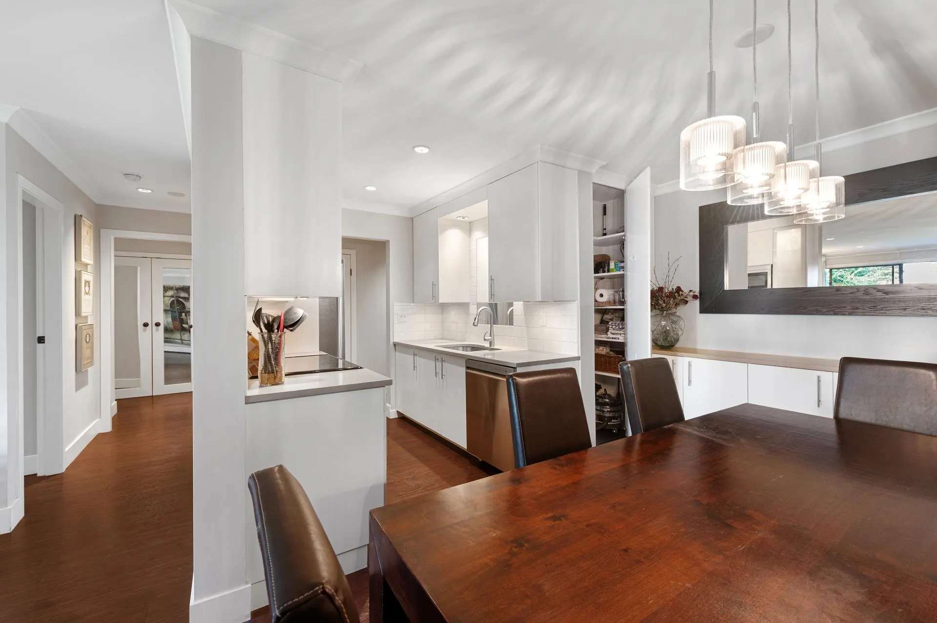 204 341 W 3rd Street