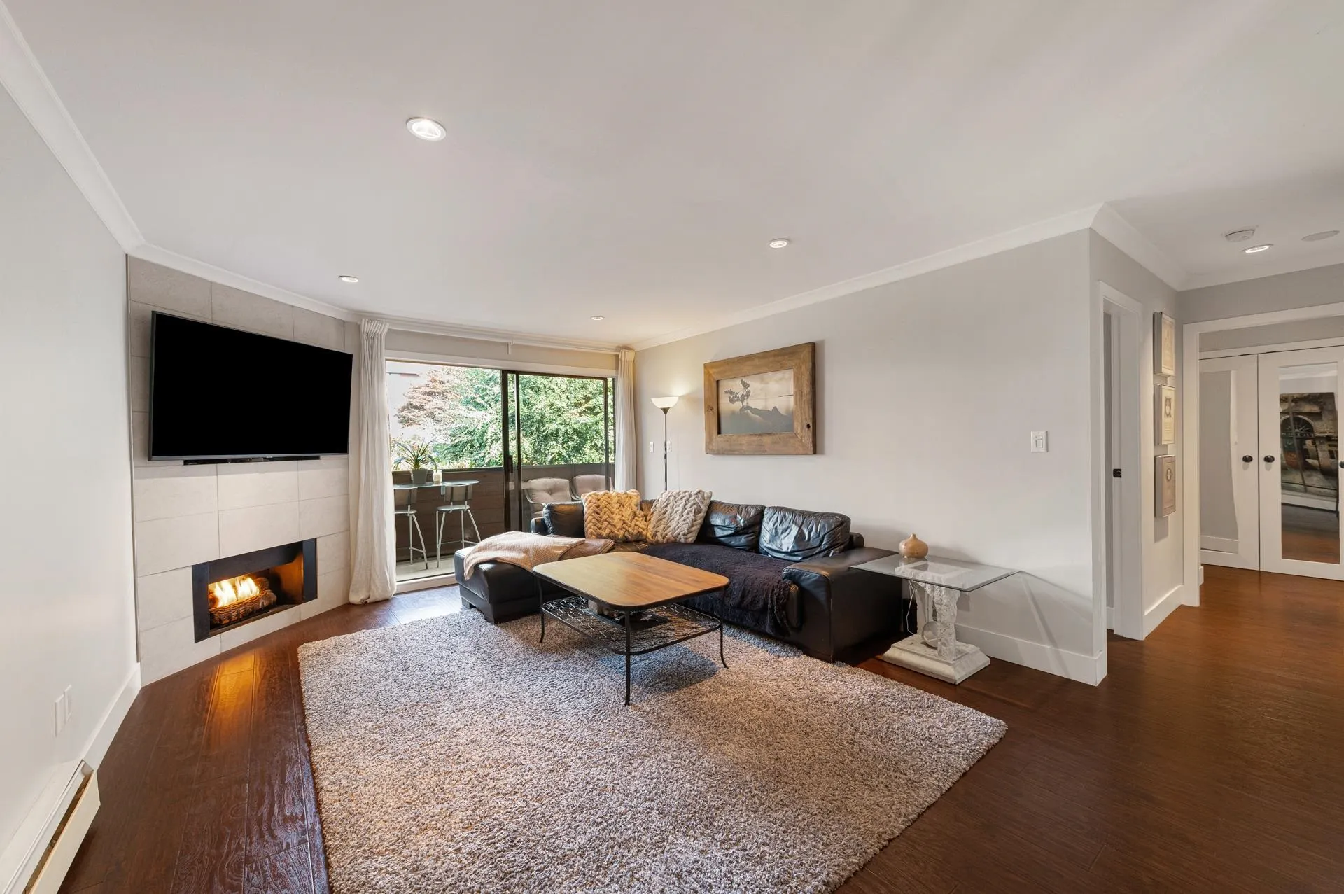 204 341 W 3rd Street