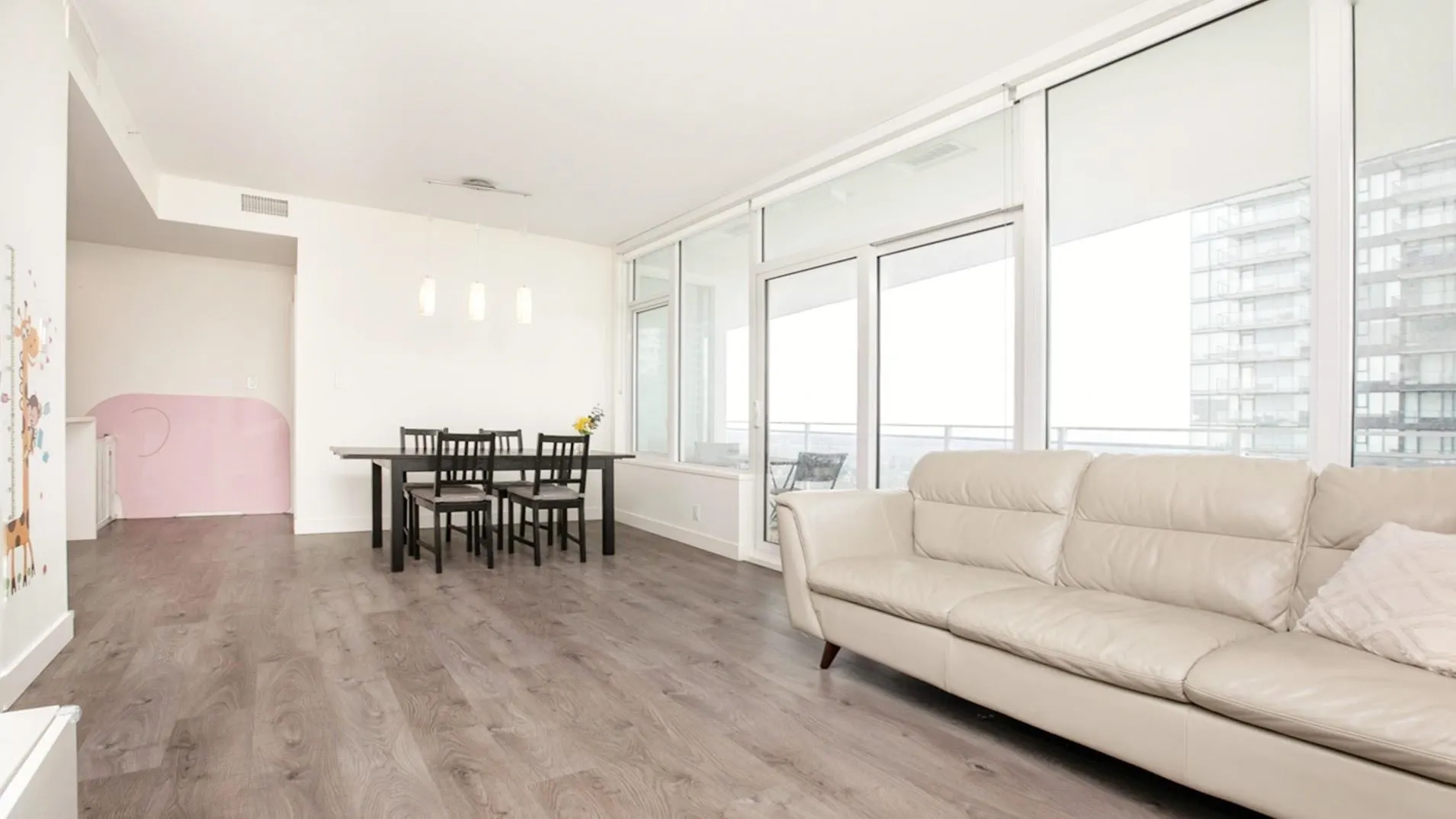 1907 5051 Imperial Street