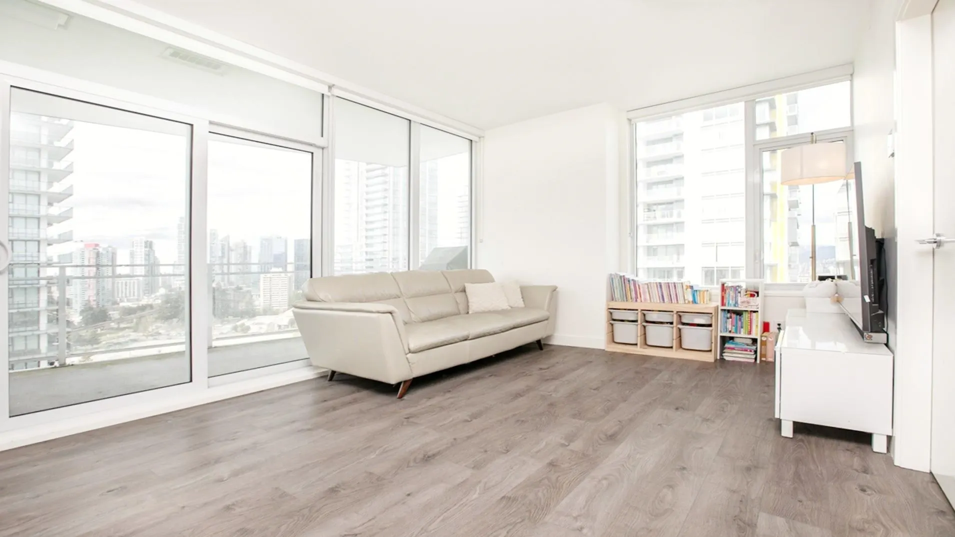 1907 5051 Imperial Street