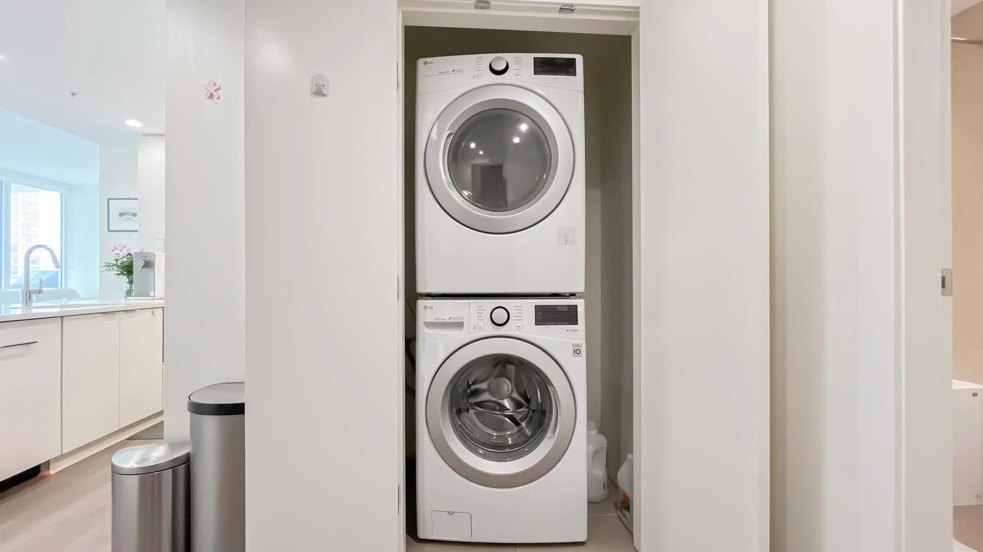 1907 5051 Imperial Street