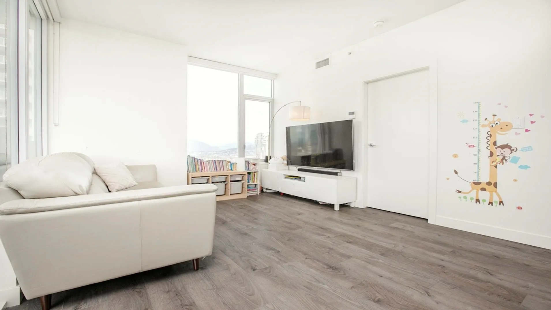 1907 5051 Imperial Street