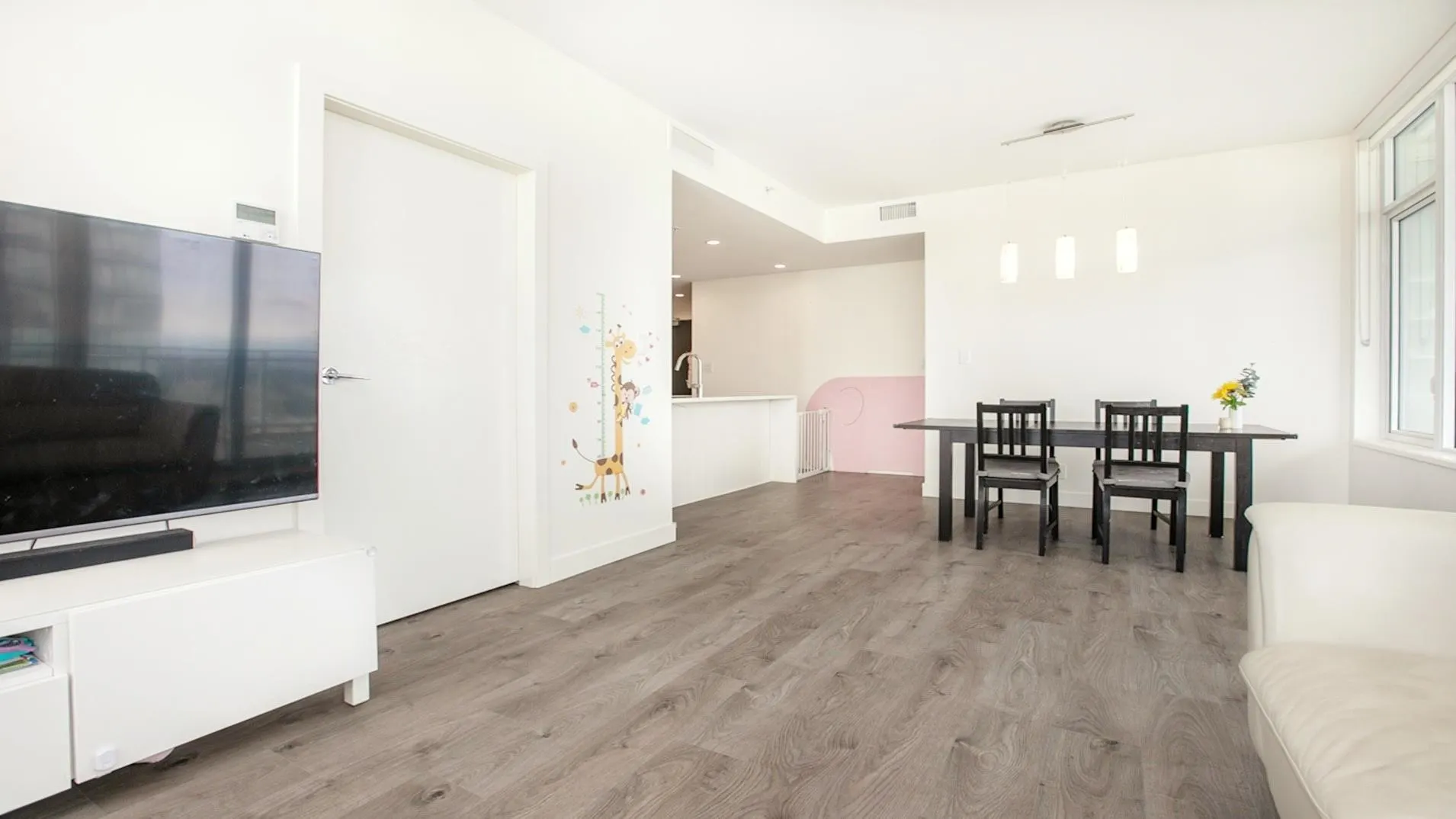 1907 5051 Imperial Street