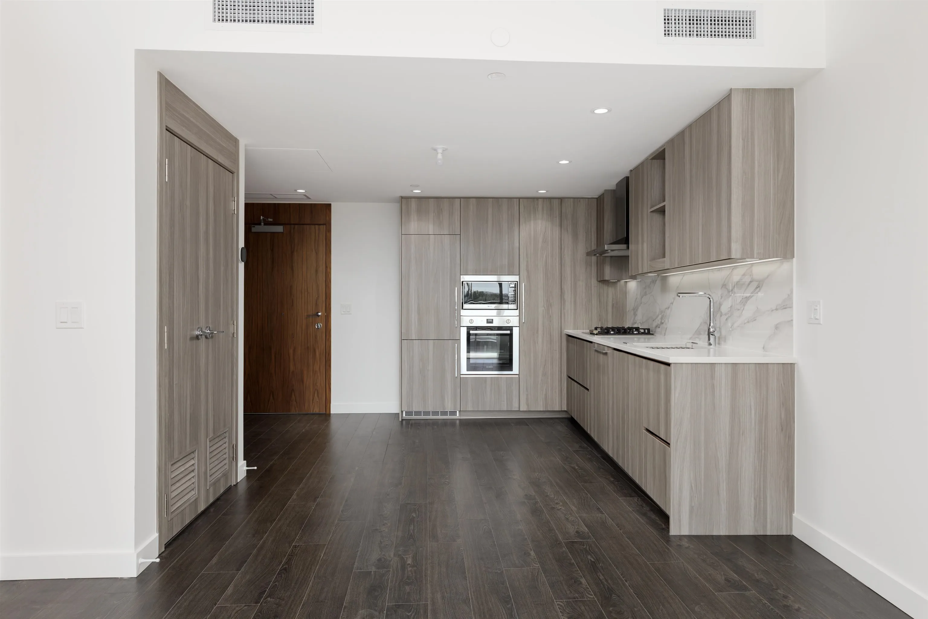 1083 8671 Hazelbridge Way