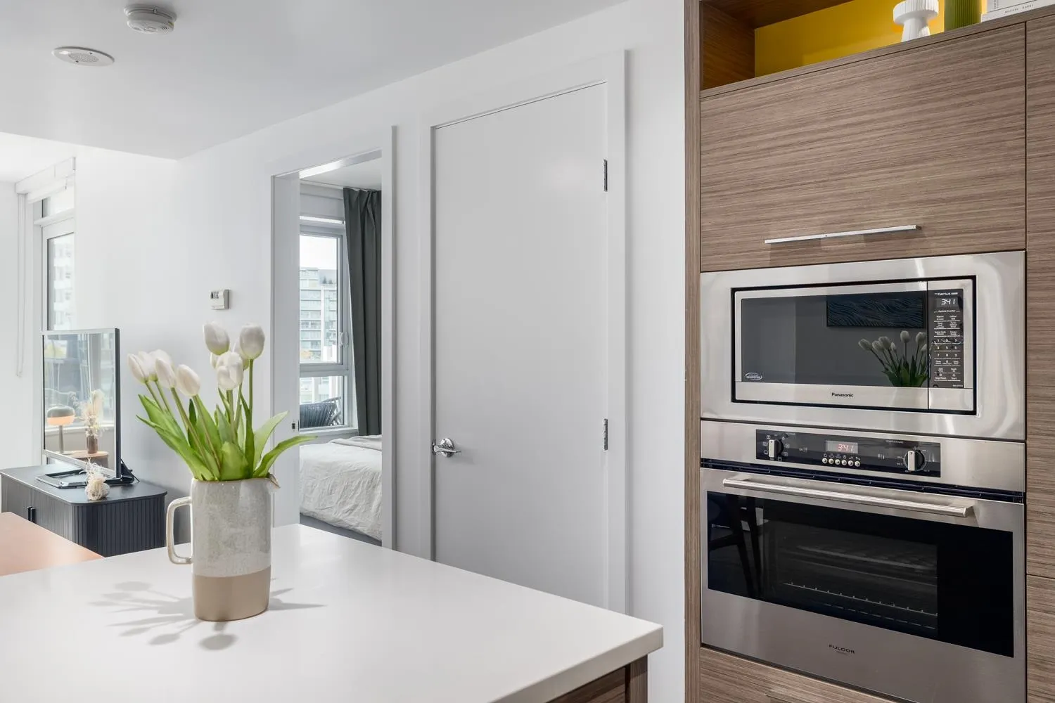 906 7488 Lansdowne Road