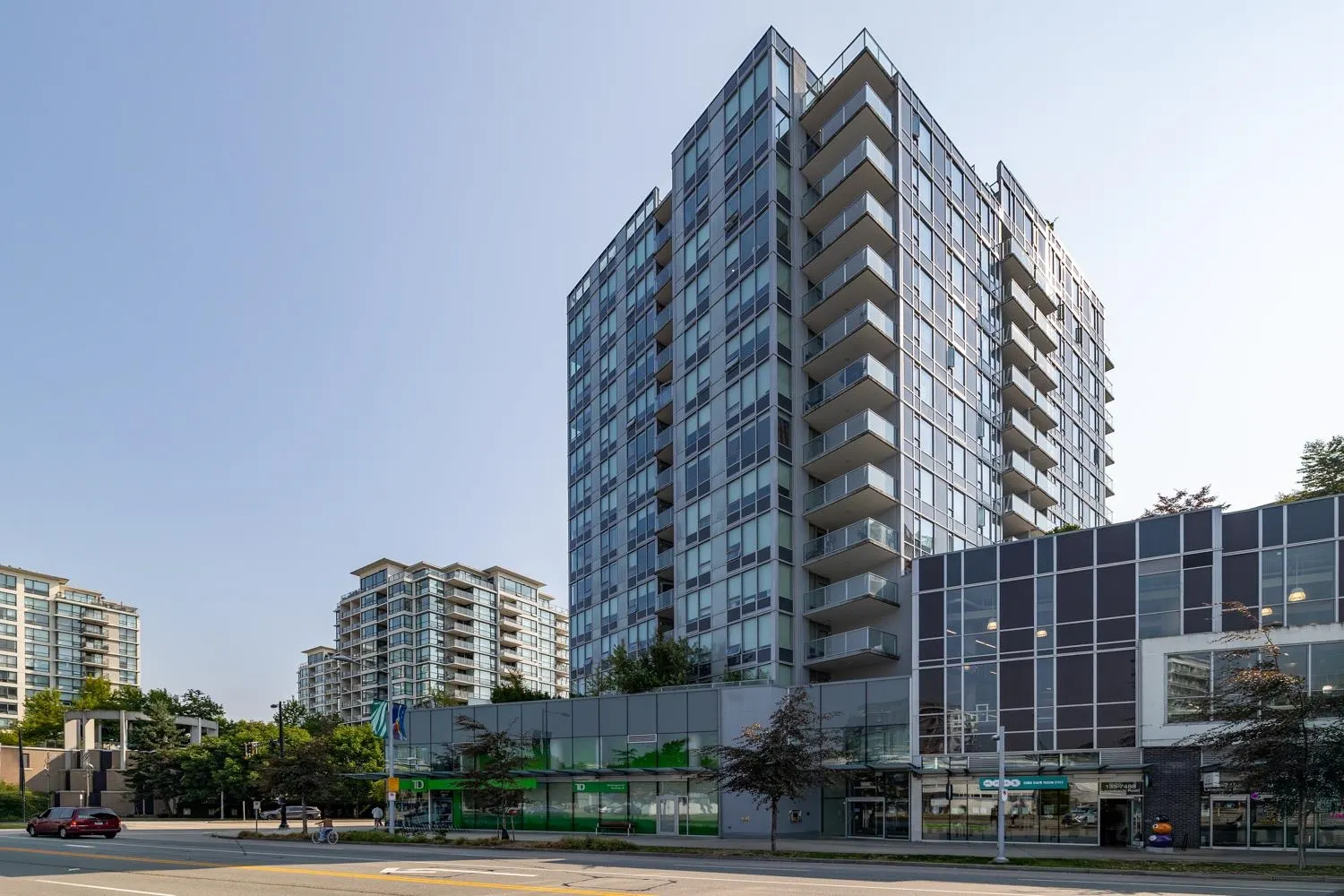906 7488 Lansdowne Road