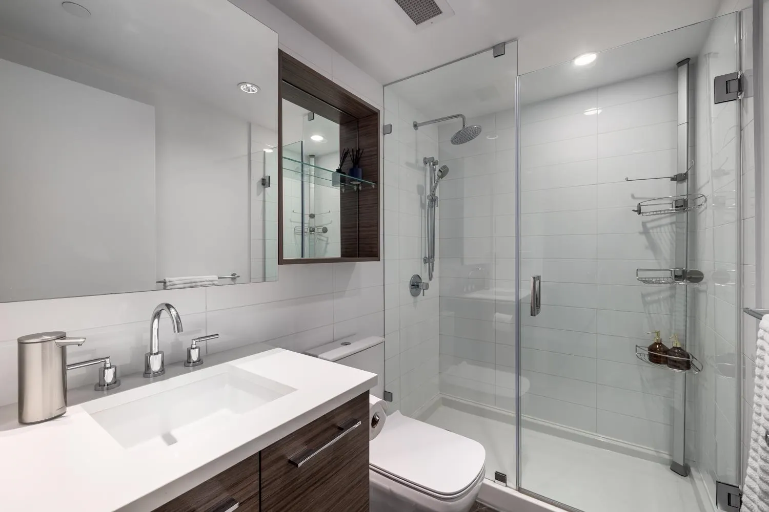 906 7488 Lansdowne Road