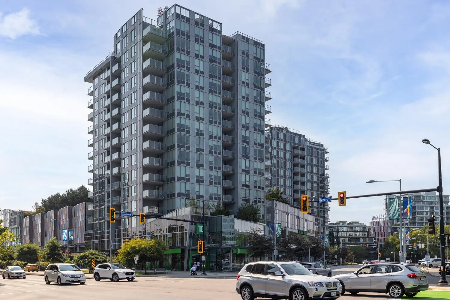 906 7488 Lansdowne Road
