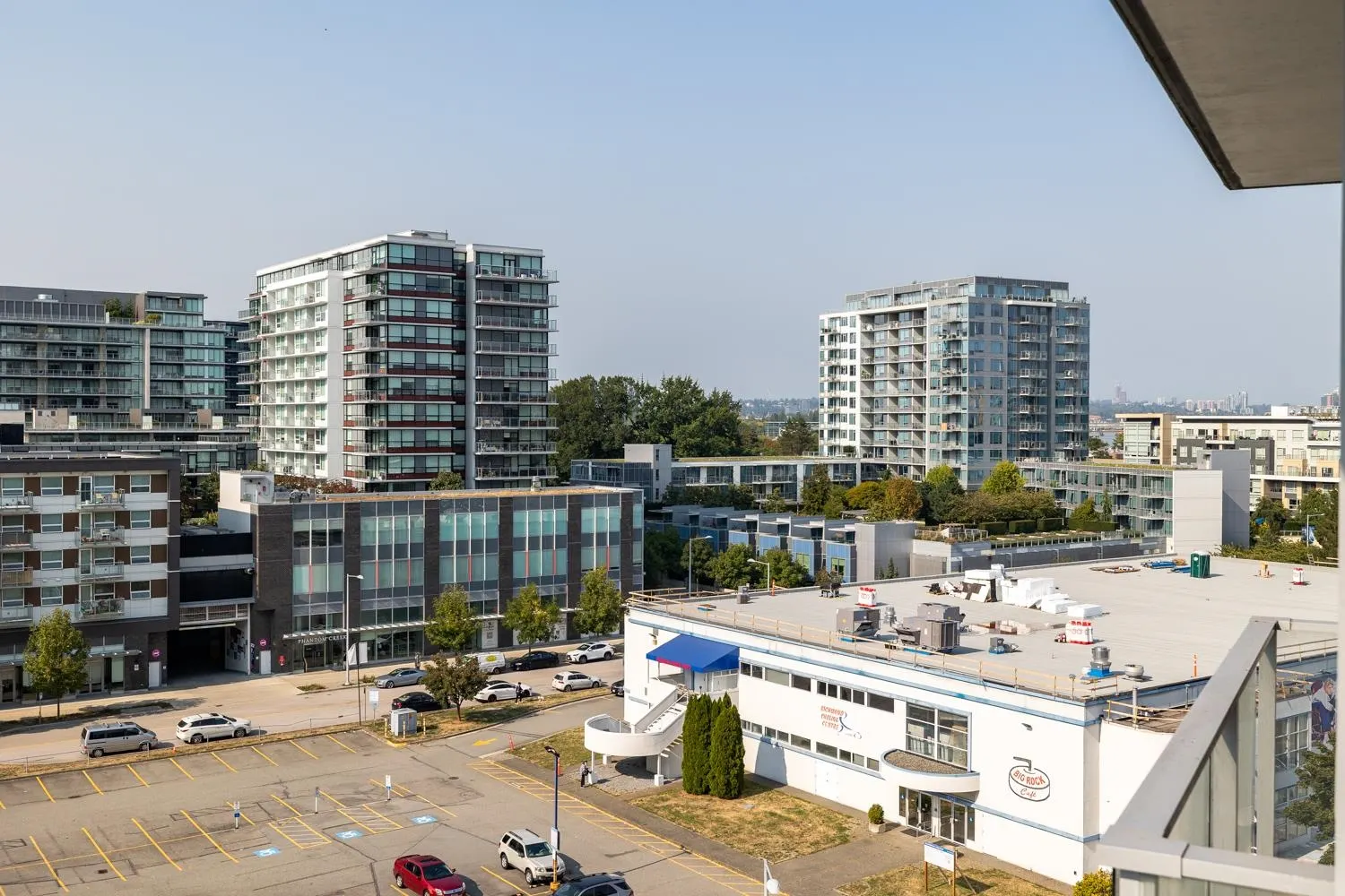 906 7488 Lansdowne Road