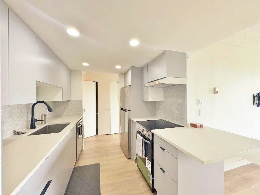 1006 4194 Maywood Street