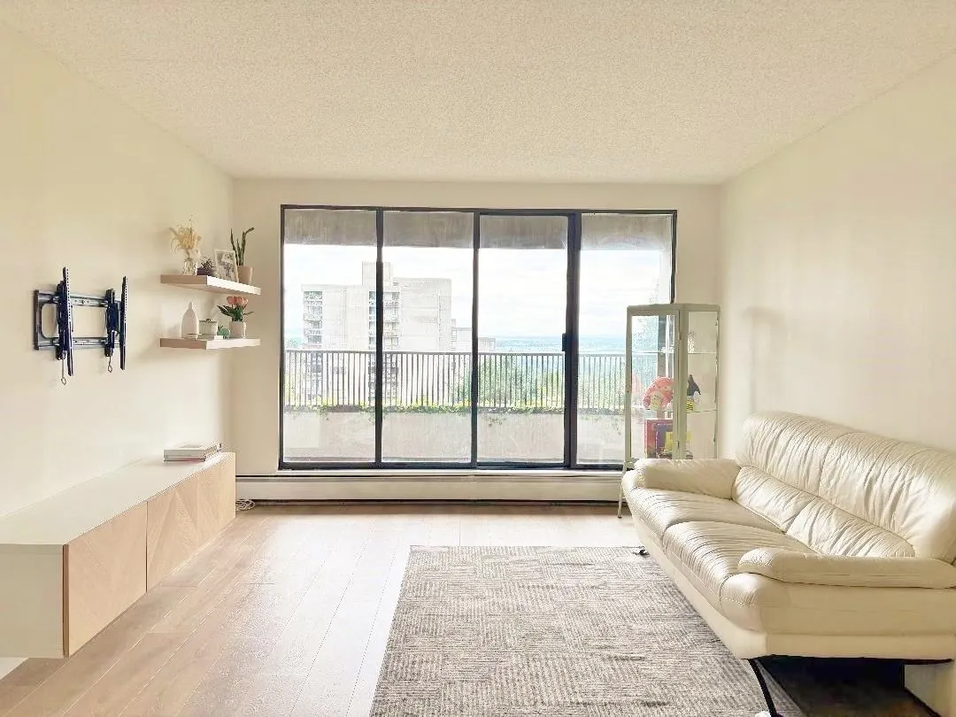 1006 4194 Maywood Street