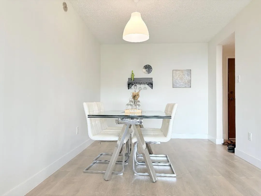 1006 4194 Maywood Street