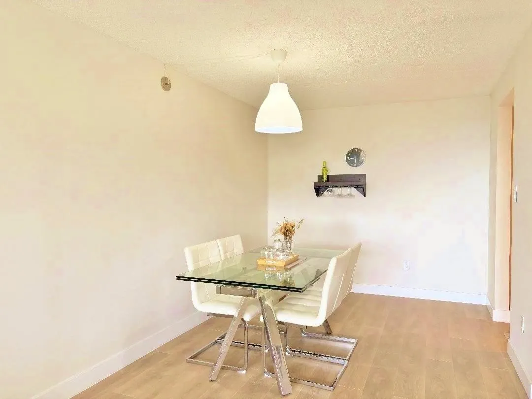 1006 4194 Maywood Street