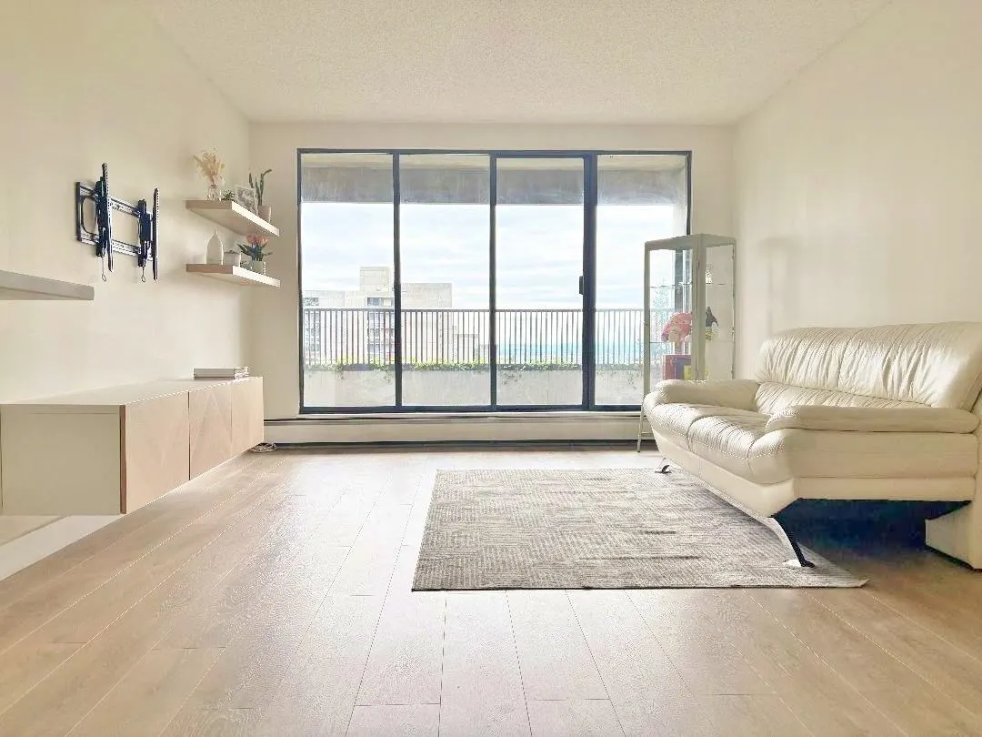 1006 4194 Maywood Street