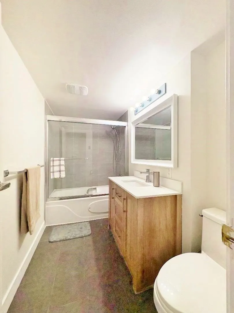 1006 4194 Maywood Street