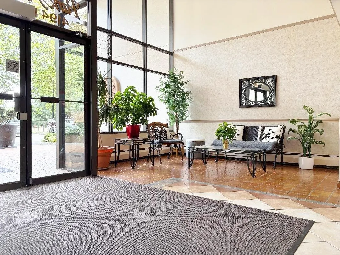 1006 4194 Maywood Street