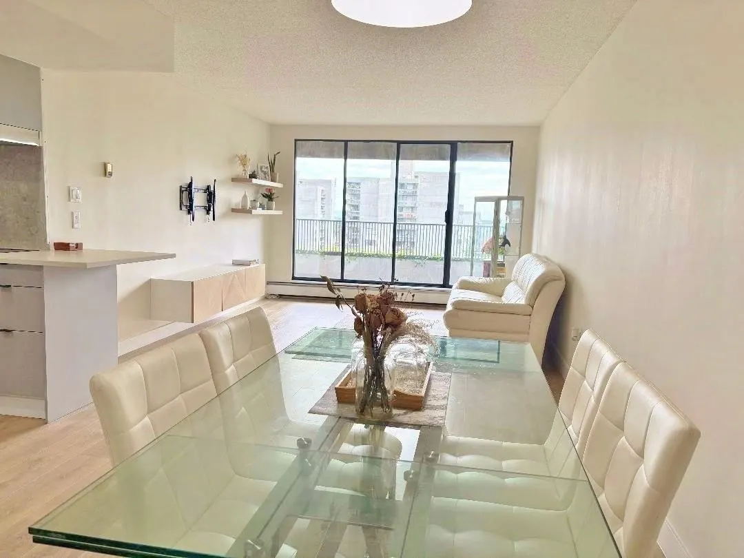 1006 4194 Maywood Street