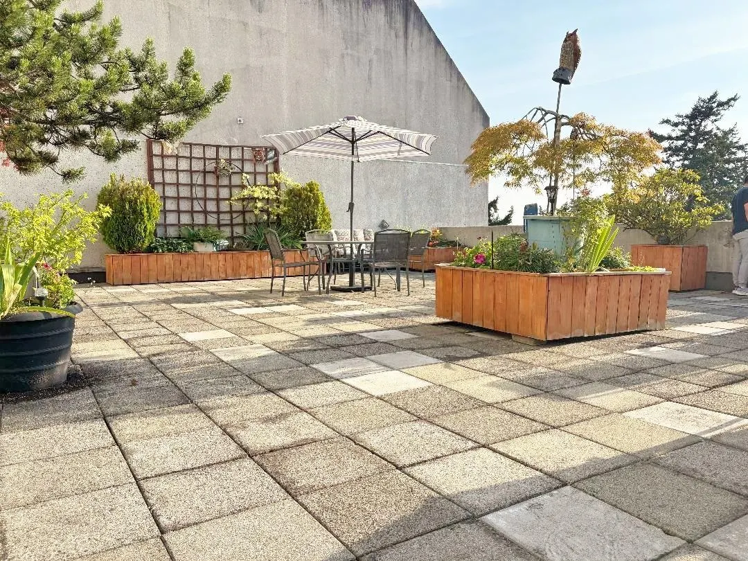 1006 4194 Maywood Street