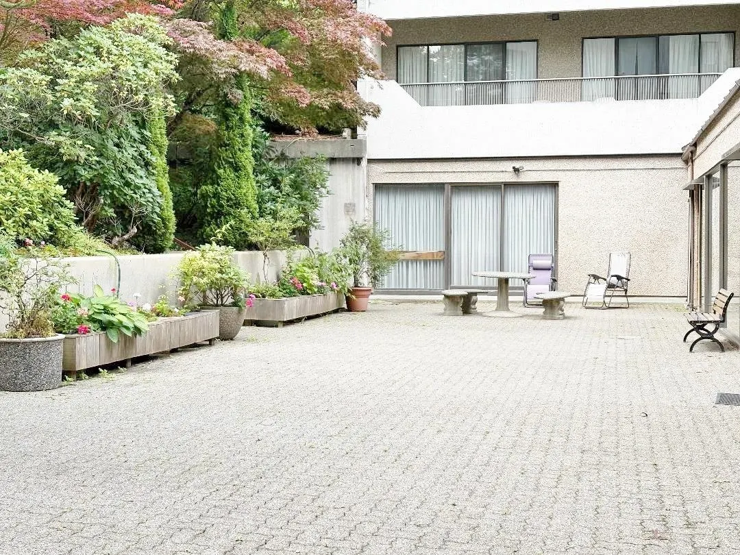 1006 4194 Maywood Street