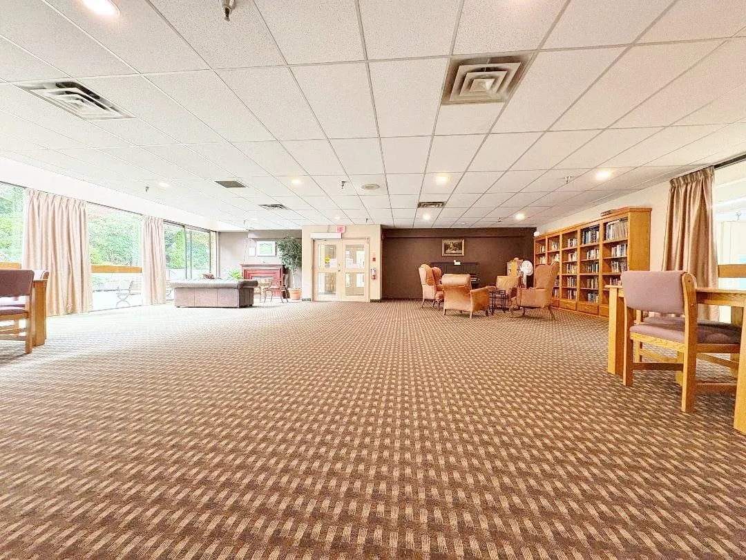 1006 4194 Maywood Street