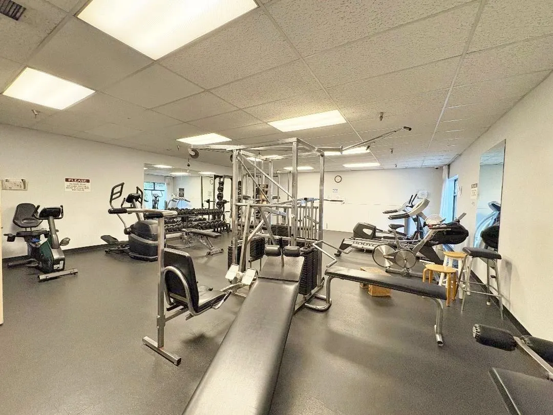 1006 4194 Maywood Street