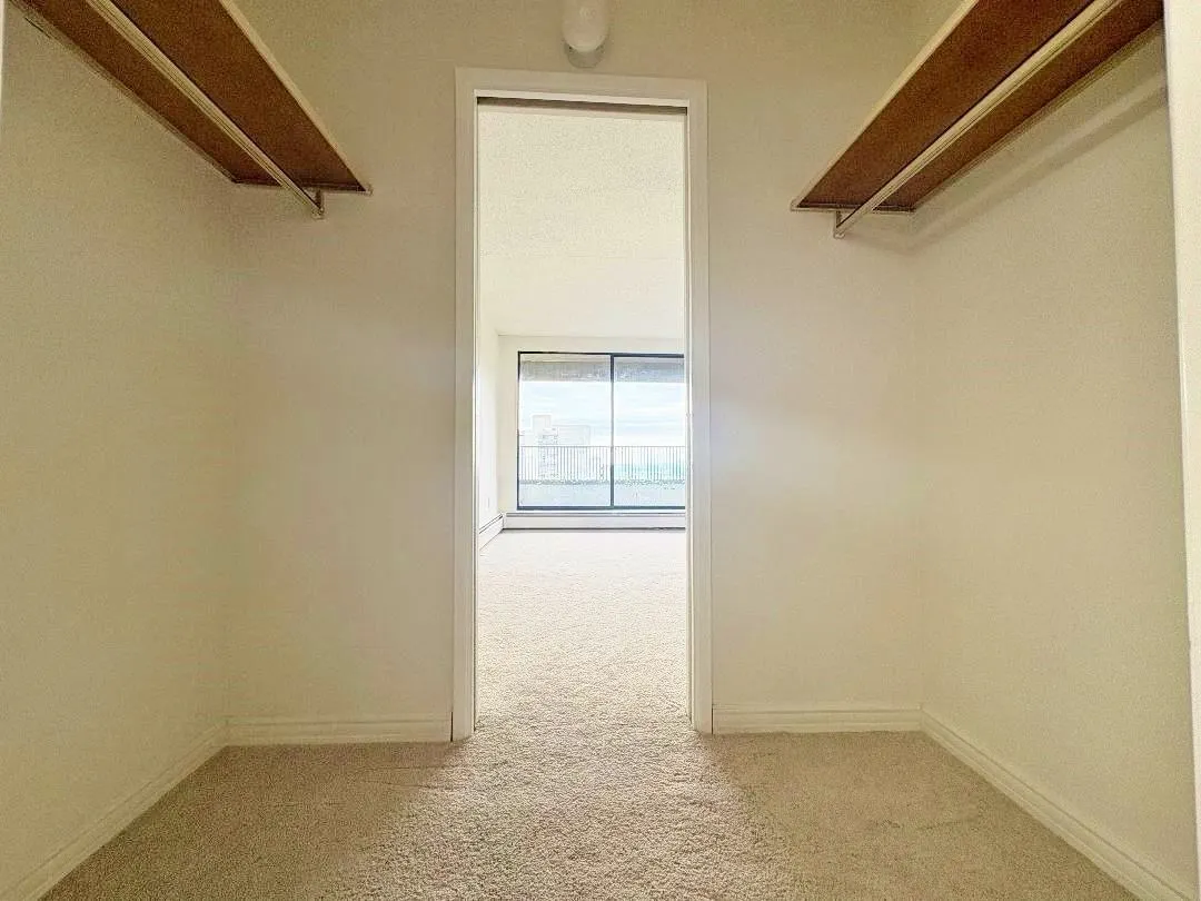 1006 4194 Maywood Street