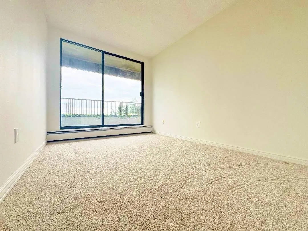 1006 4194 Maywood Street