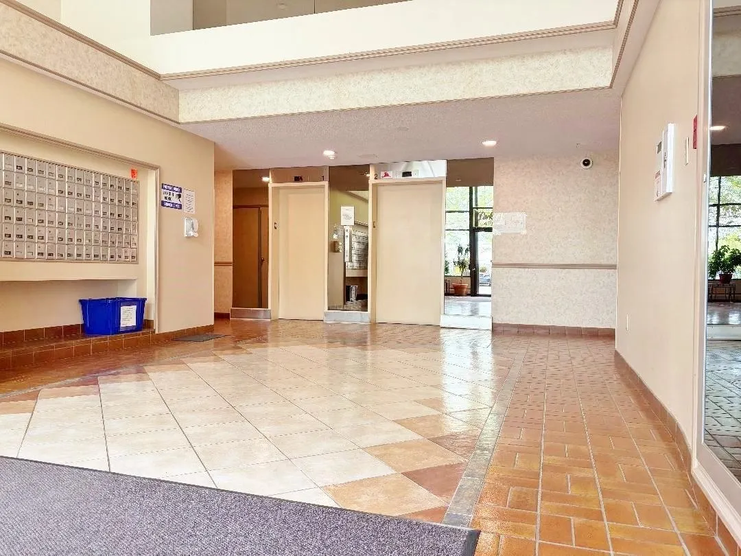 1006 4194 Maywood Street