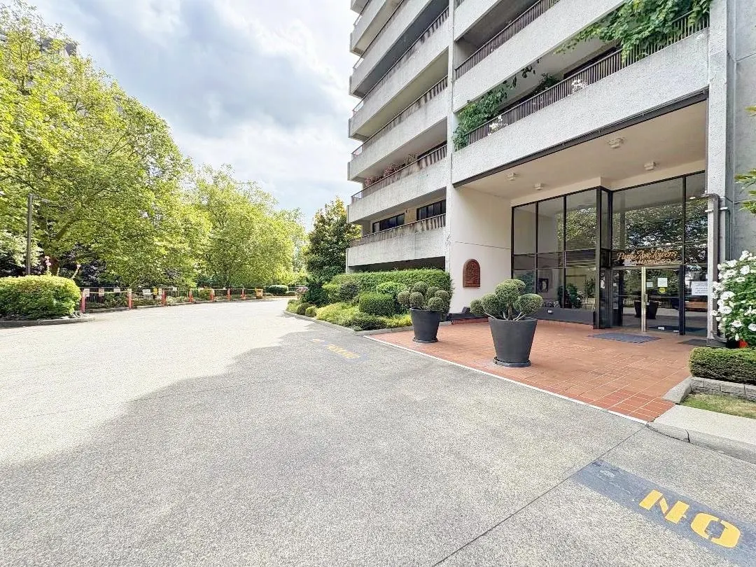 1006 4194 Maywood Street