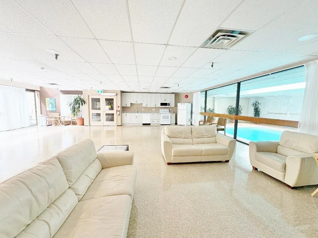 1006 4194 Maywood Street