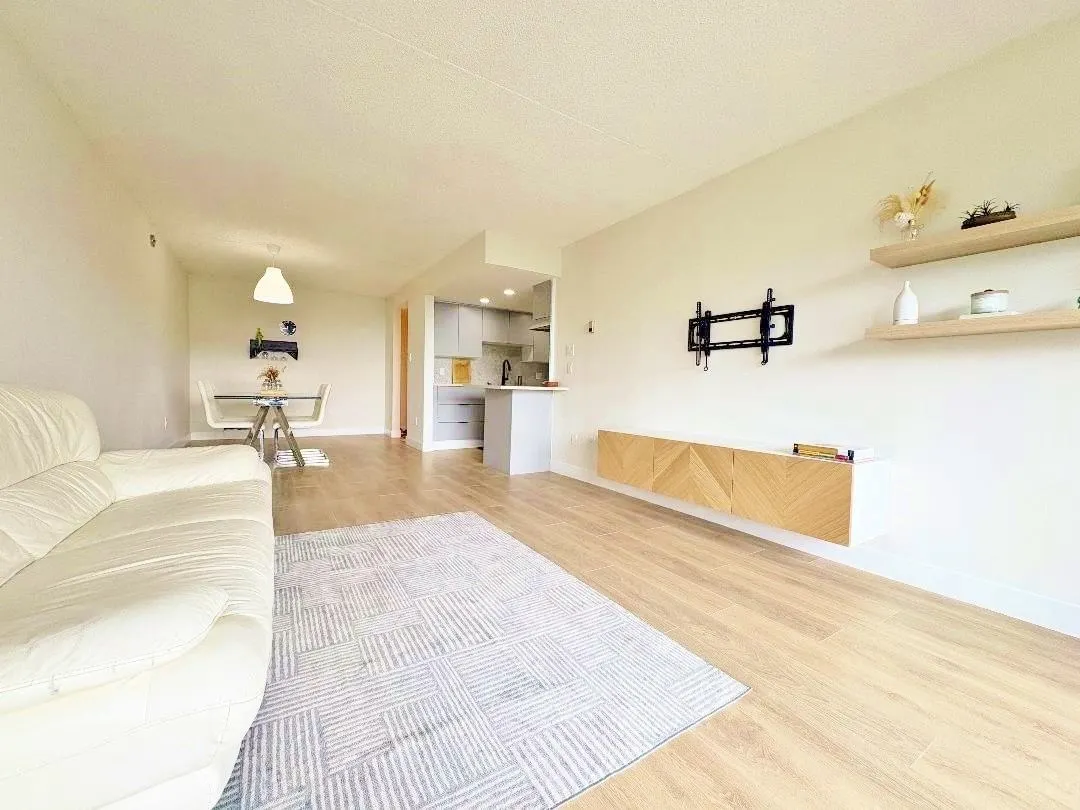 1006 4194 Maywood Street