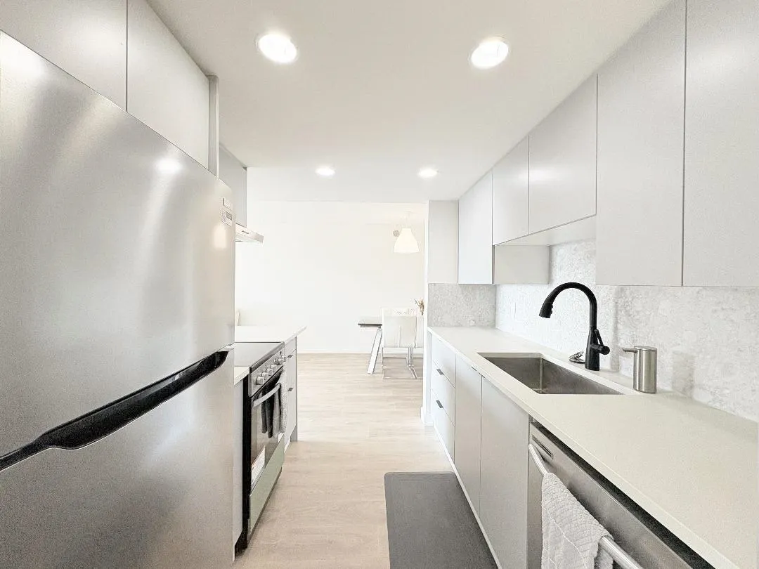 1006 4194 Maywood Street