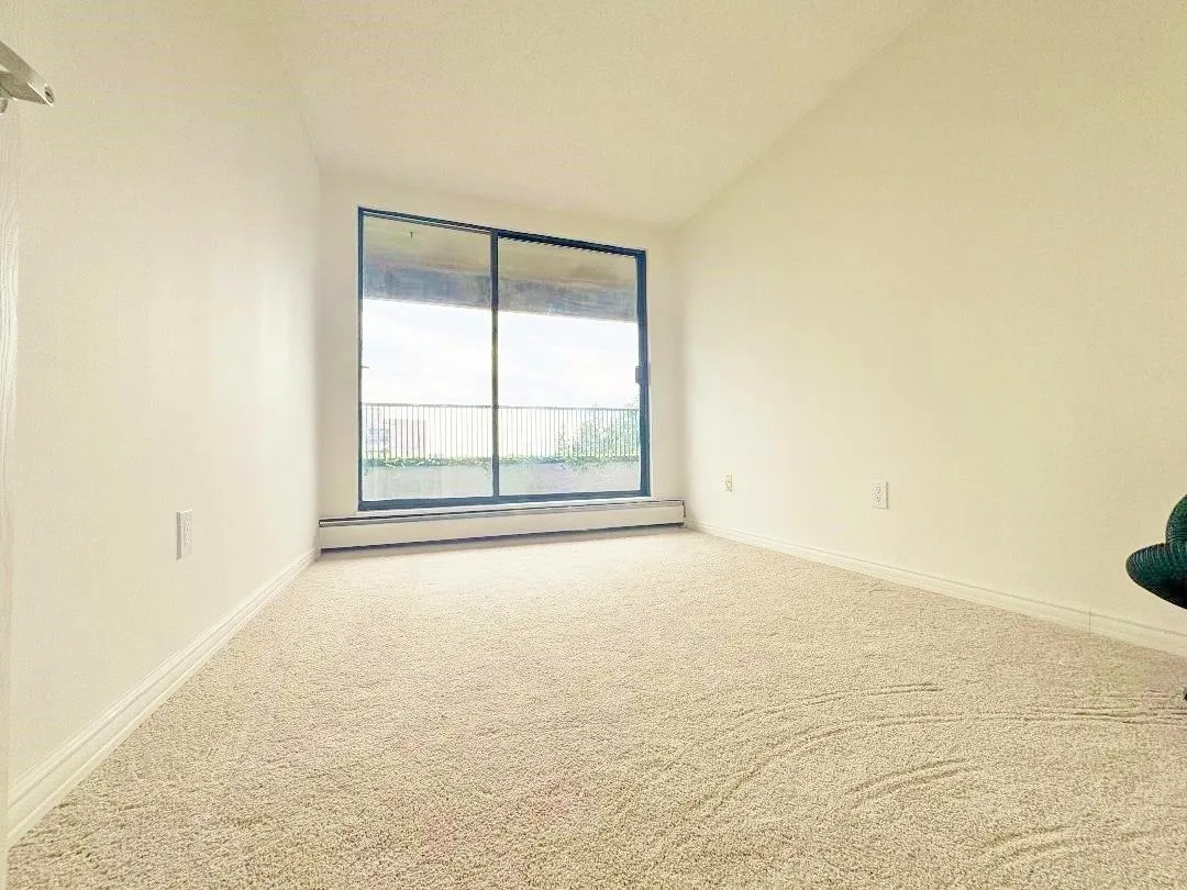 1006 4194 Maywood Street