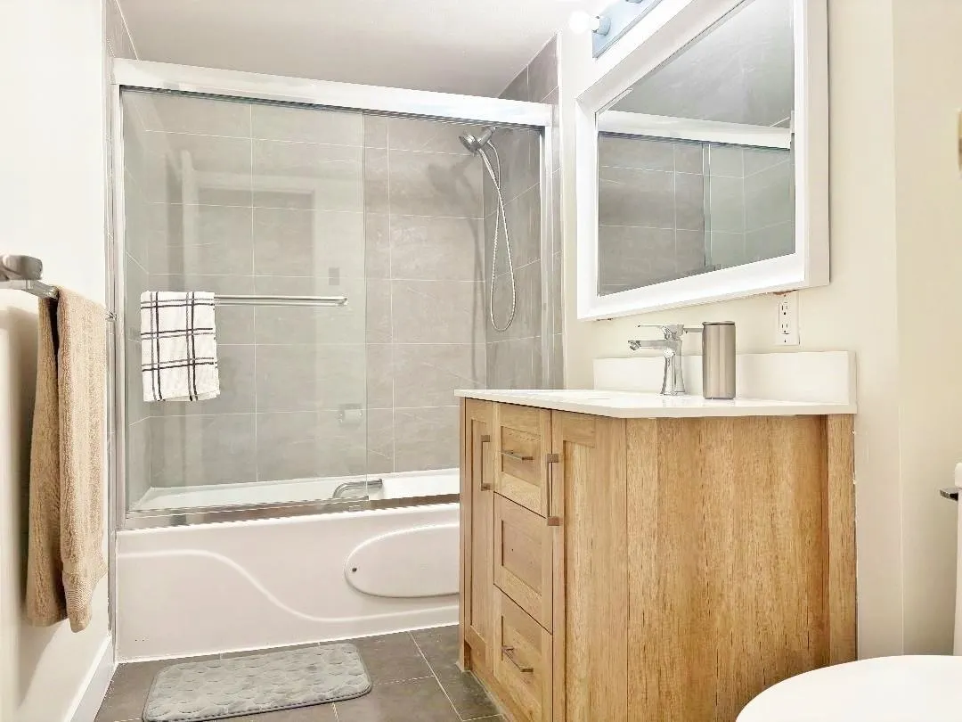 1006 4194 Maywood Street