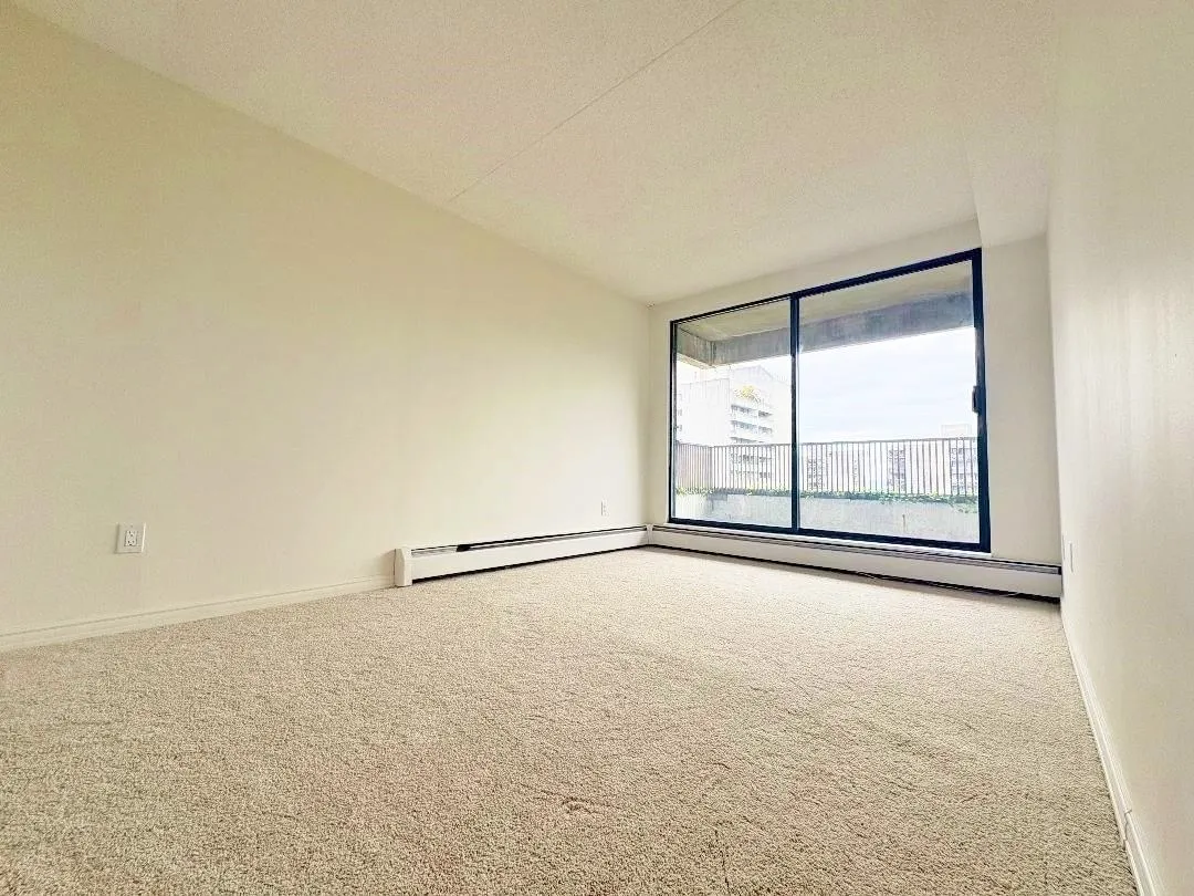 1006 4194 Maywood Street