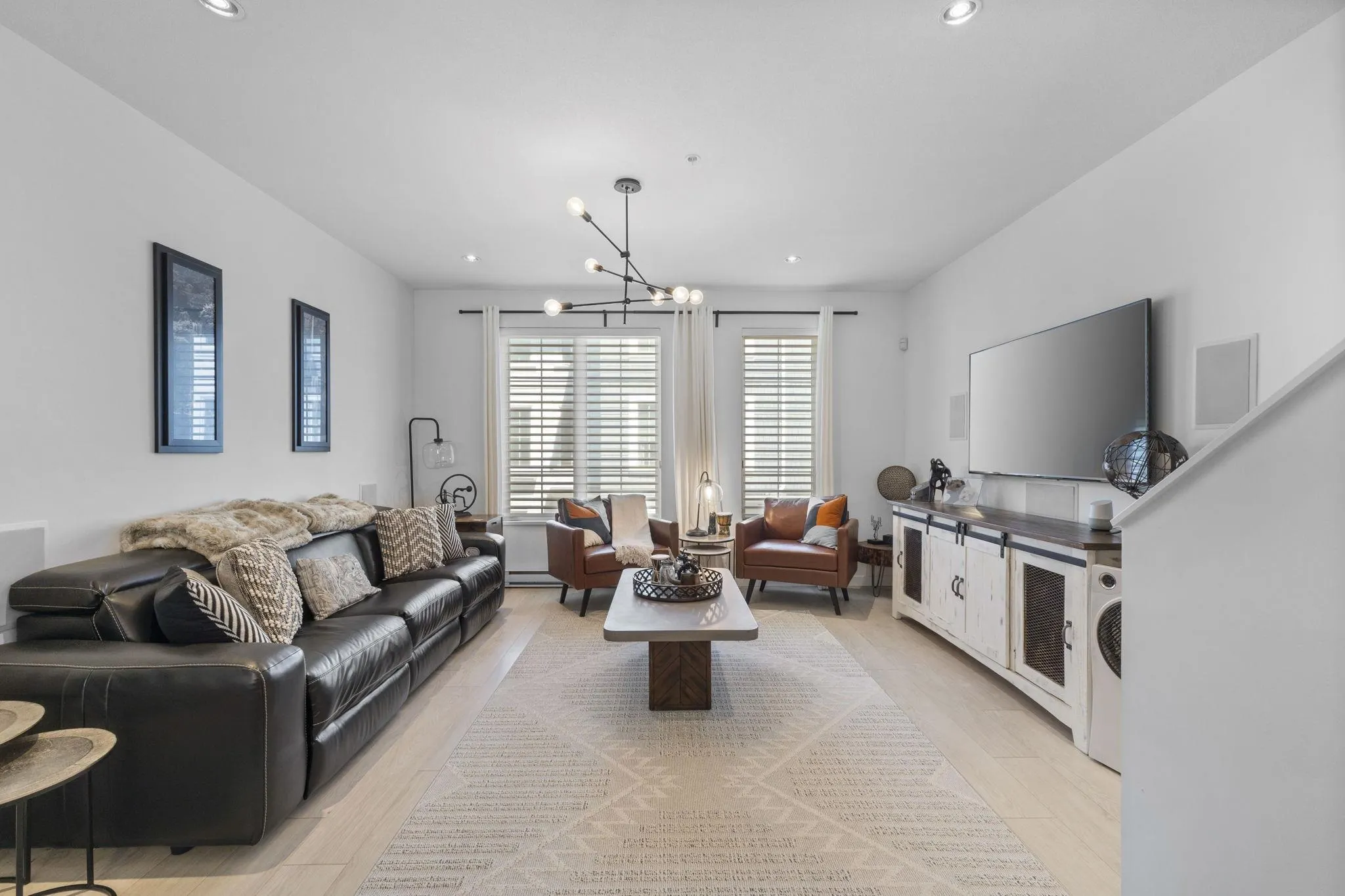 26 2560 Pitt River Road