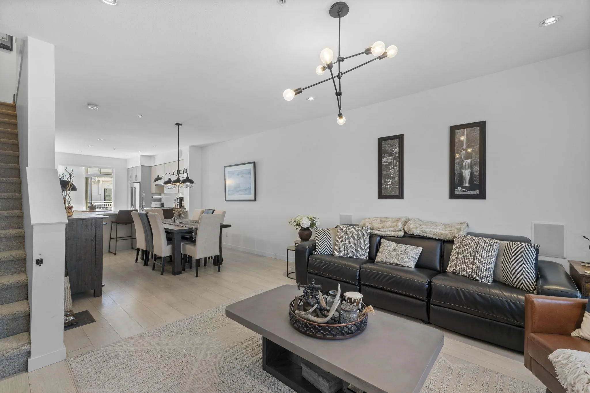 26 2560 Pitt River Road