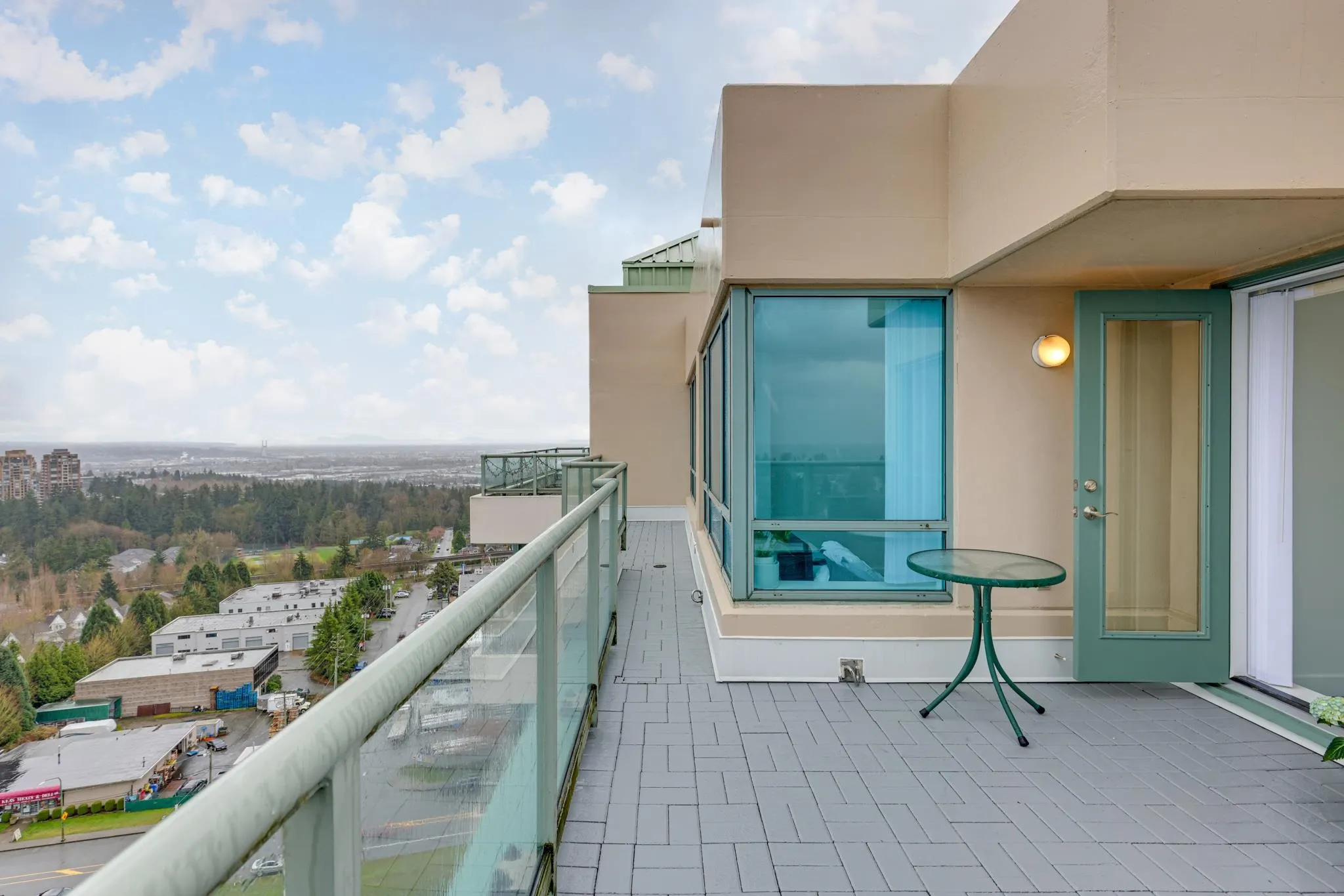 1803 6622 Southoaks Crescent