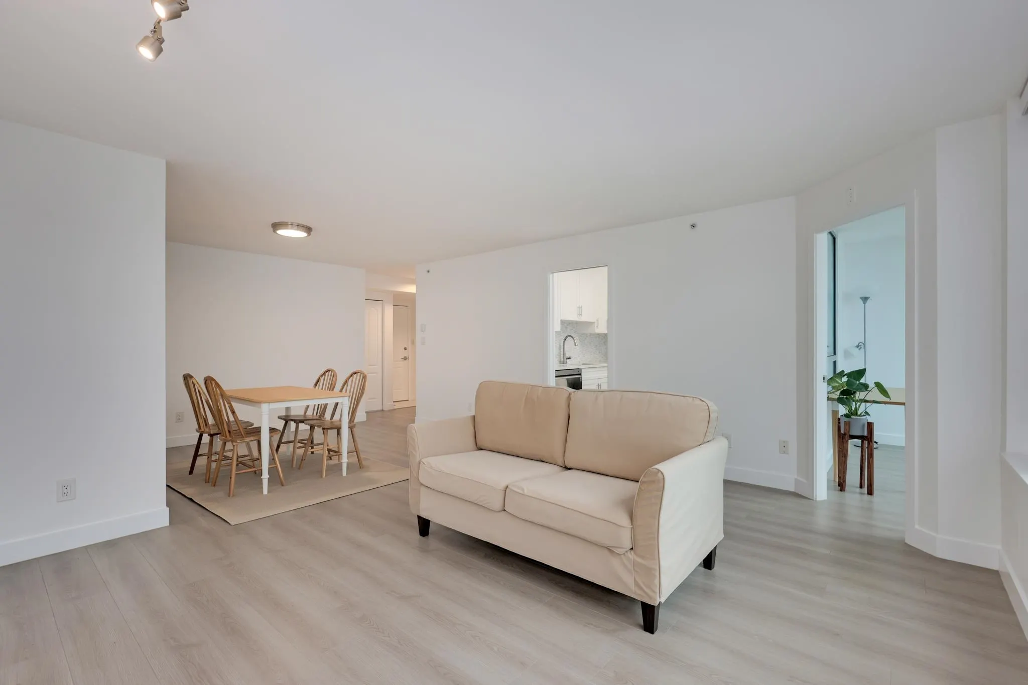 1803 6622 Southoaks Crescent