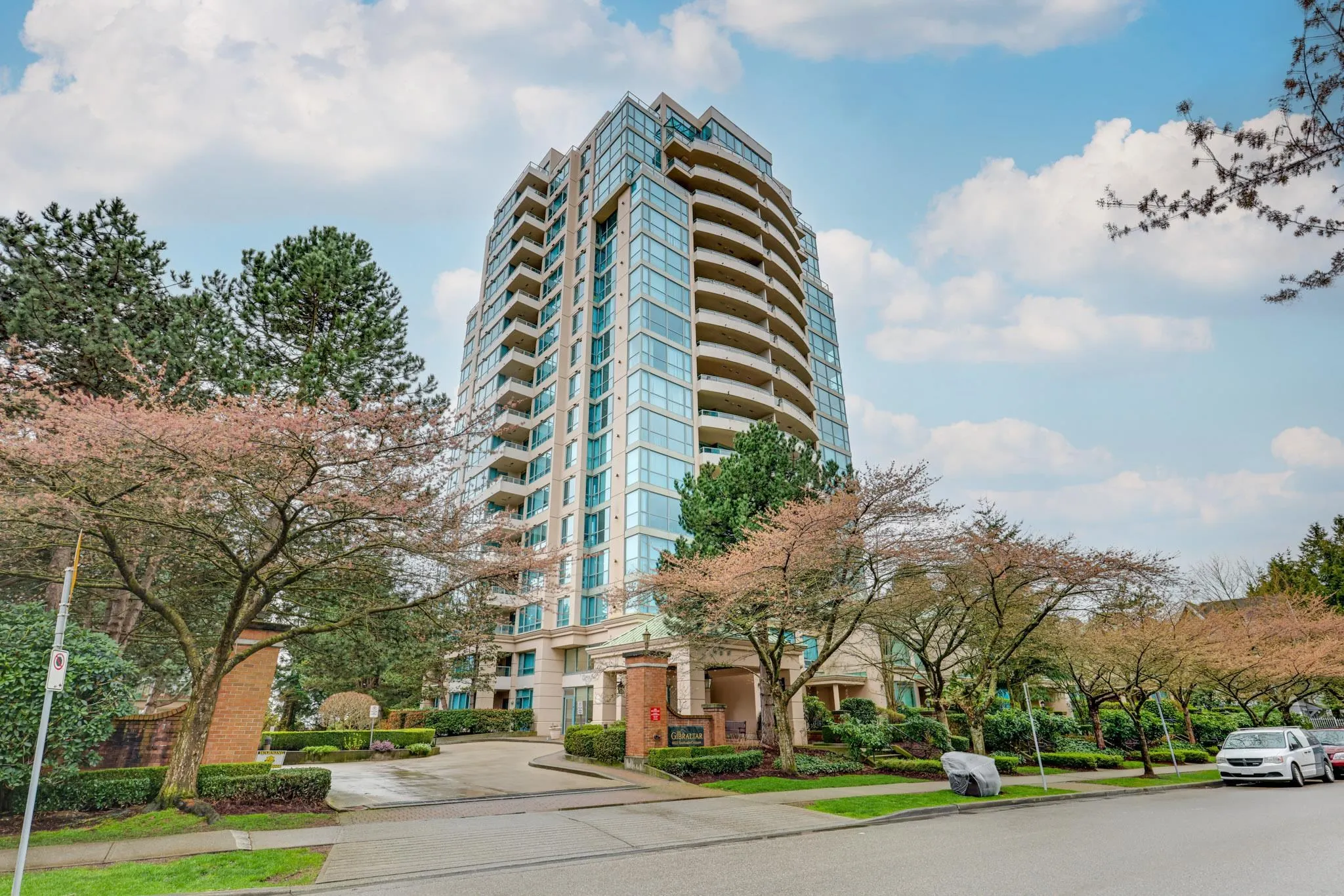 1803 6622 Southoaks Crescent