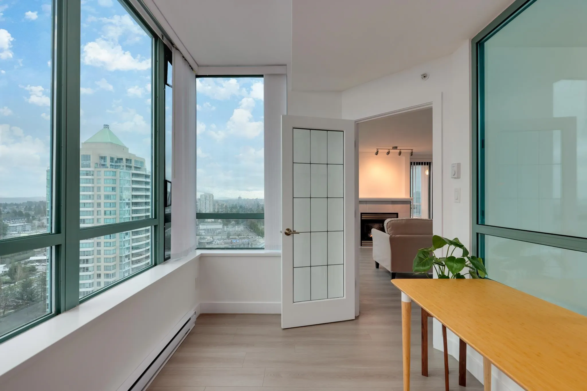 1803 6622 Southoaks Crescent